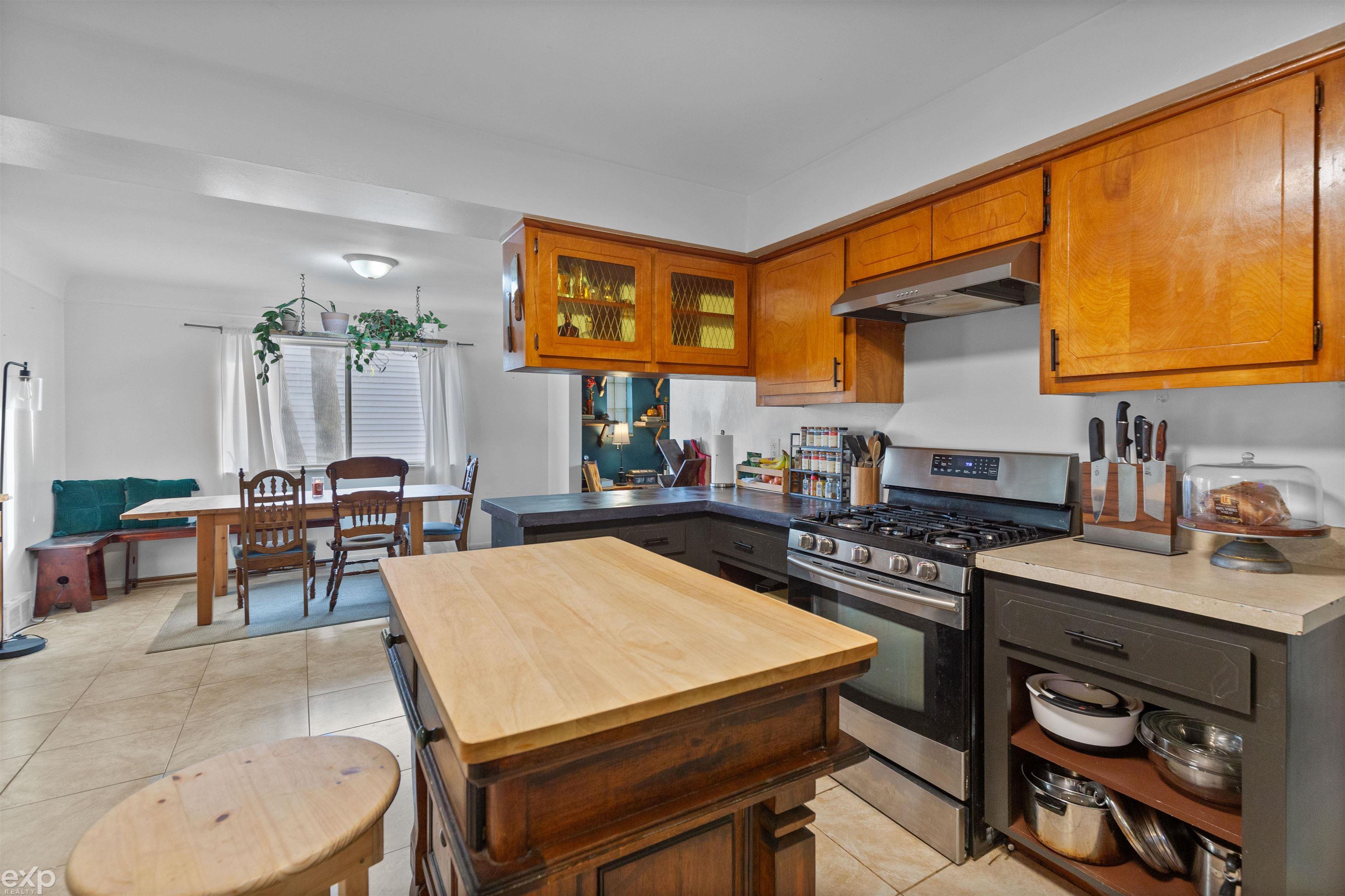 21746 Wellington Avenue