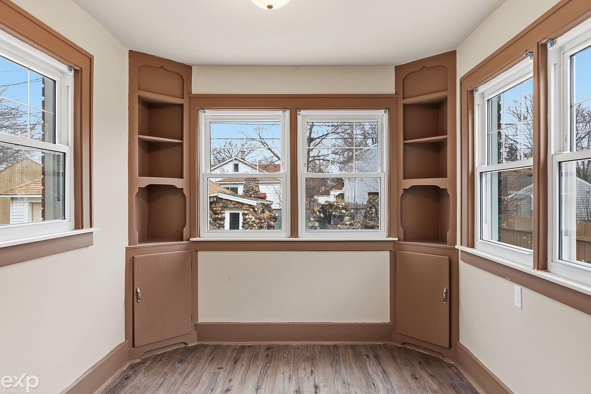 22022 Beechwood Avenue