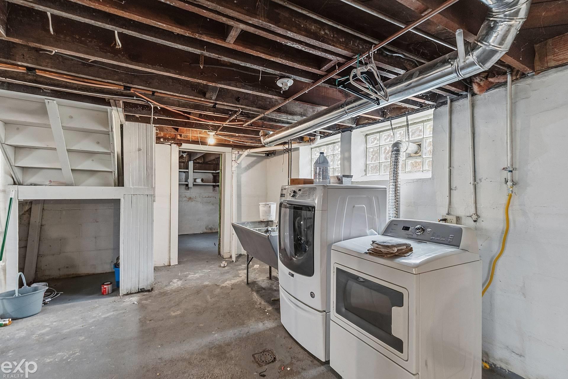 22022 Beechwood Avenue