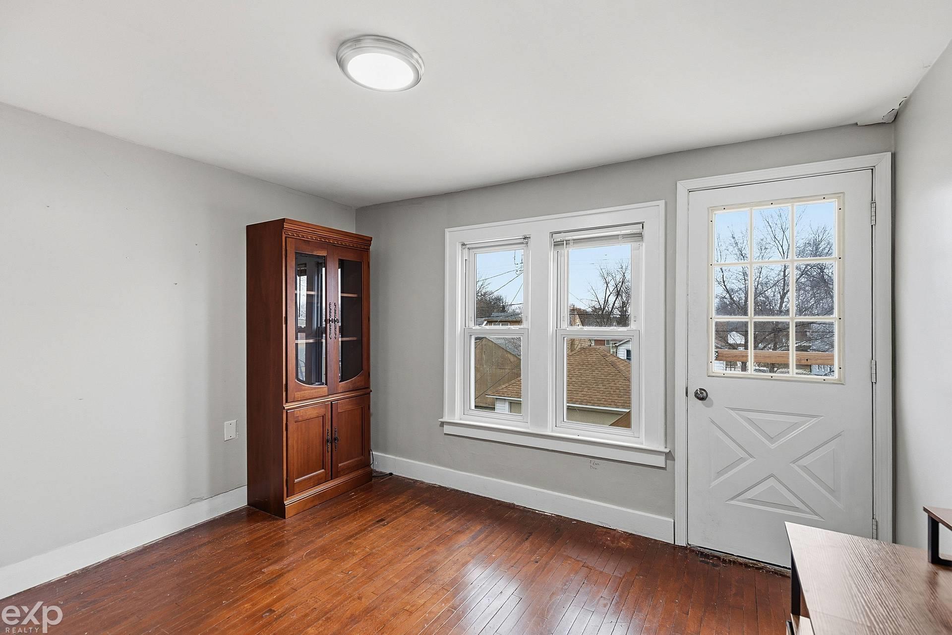 22022 Beechwood Avenue