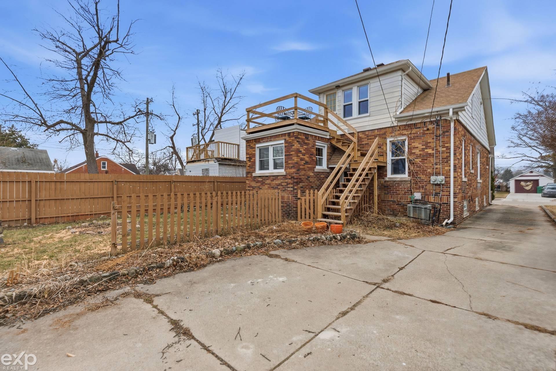 22022 Beechwood Avenue