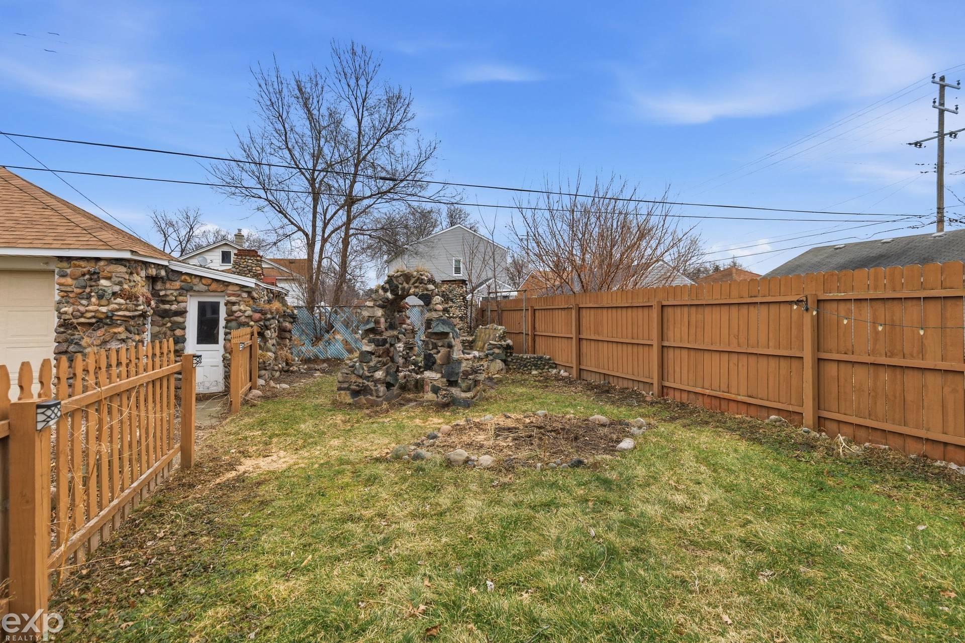 22022 Beechwood Avenue