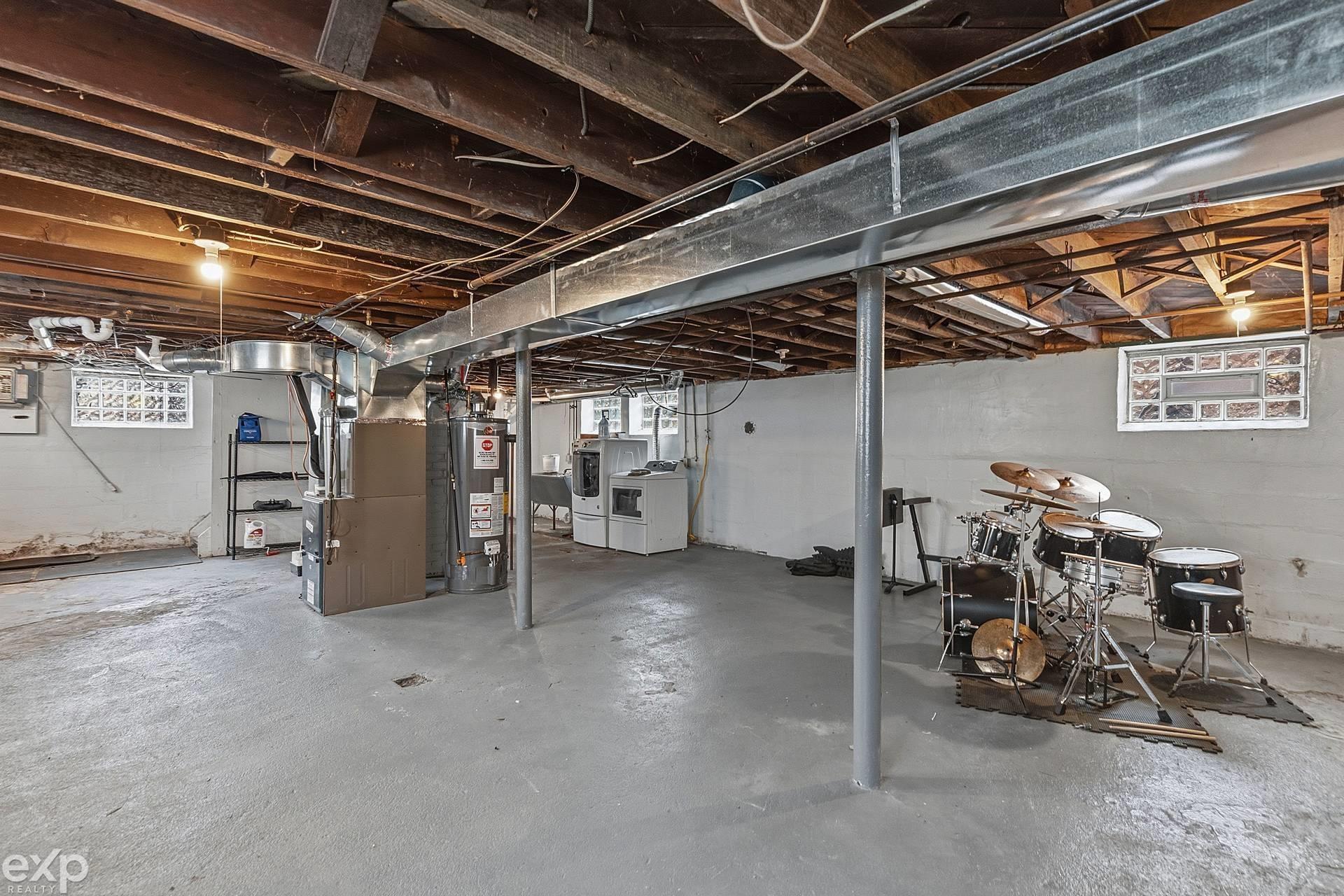 22022 Beechwood Avenue