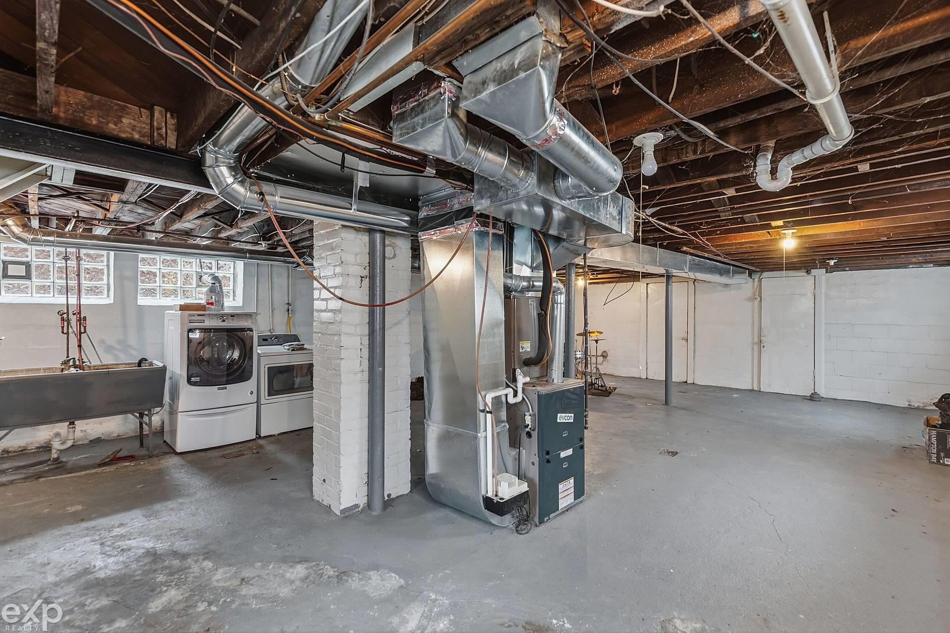 22022 Beechwood Avenue