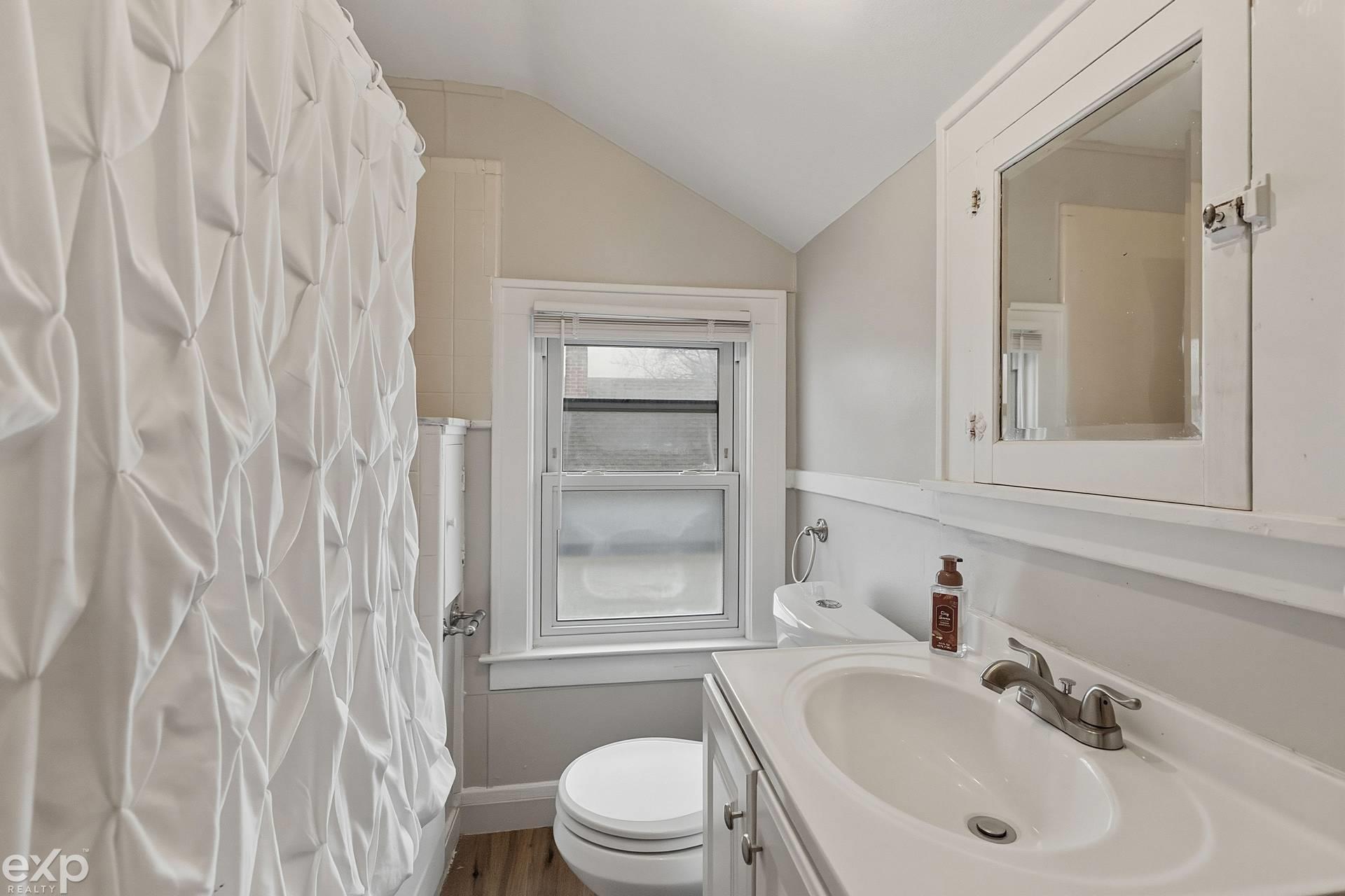 22022 Beechwood Avenue