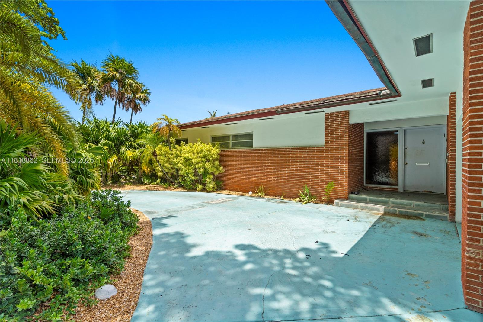 2525 Flamingo Place