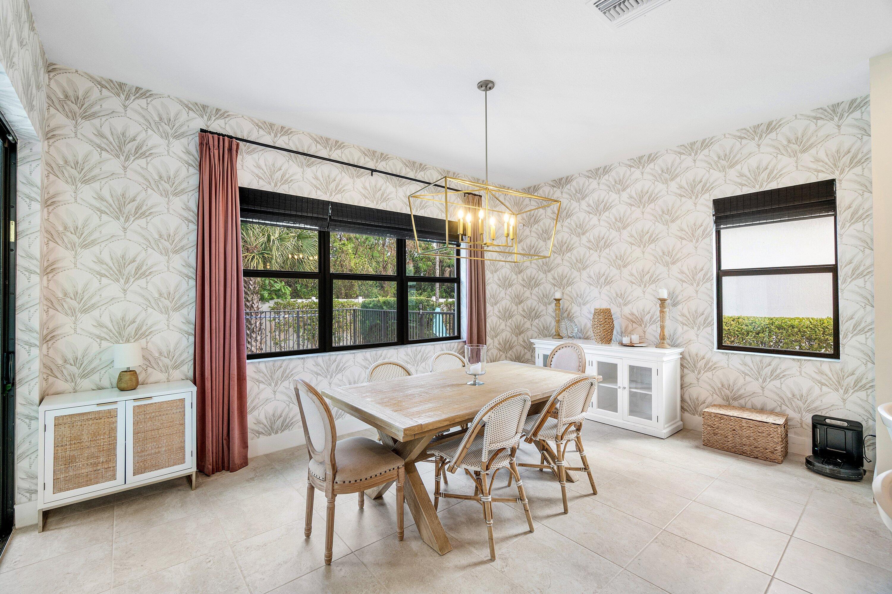 7296 Estero ()