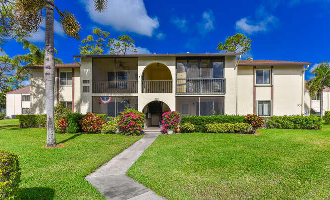 305 Knotty Pine