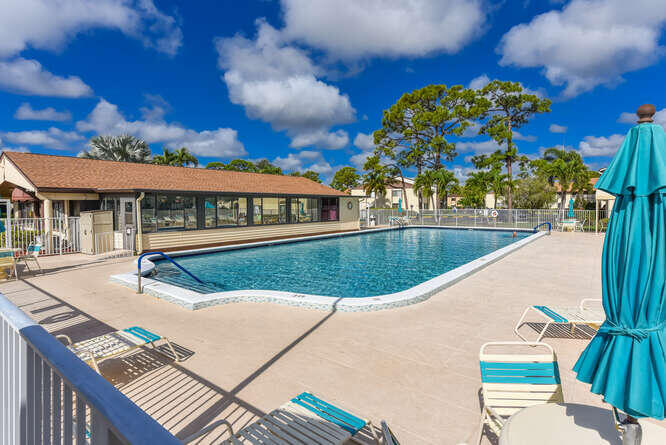 305 Knotty Pine