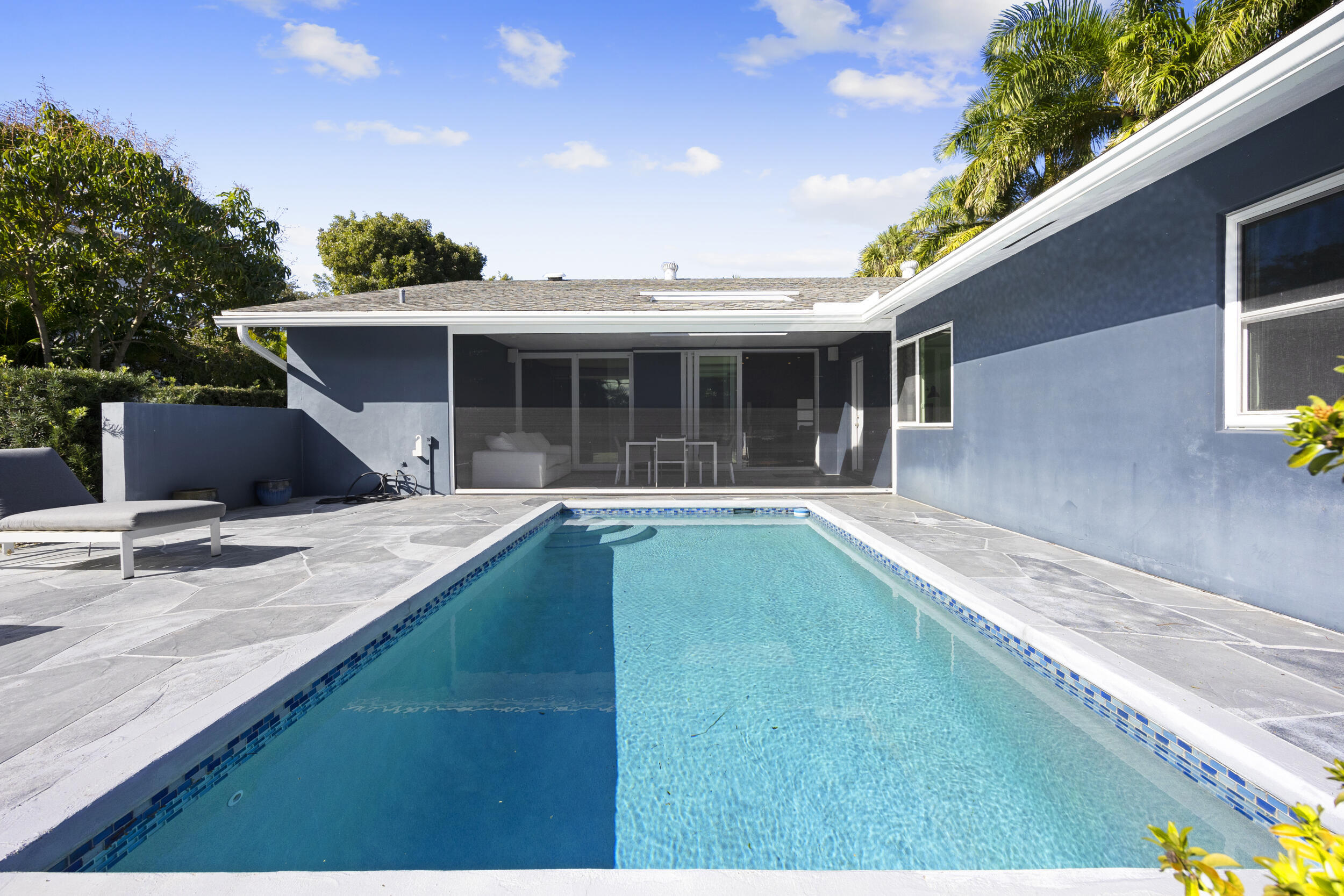 930 NW 4th Court
