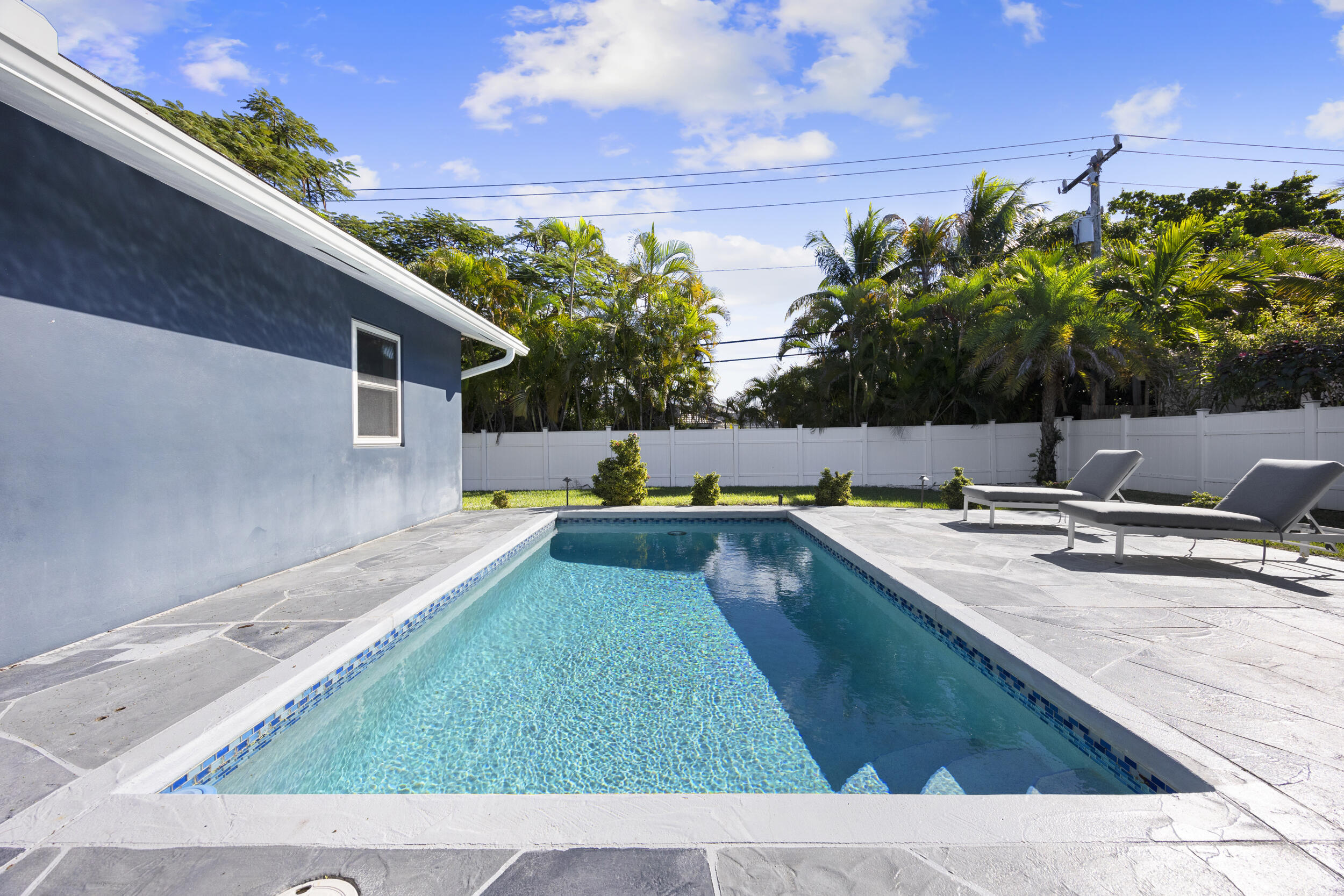 930 NW 4th Court