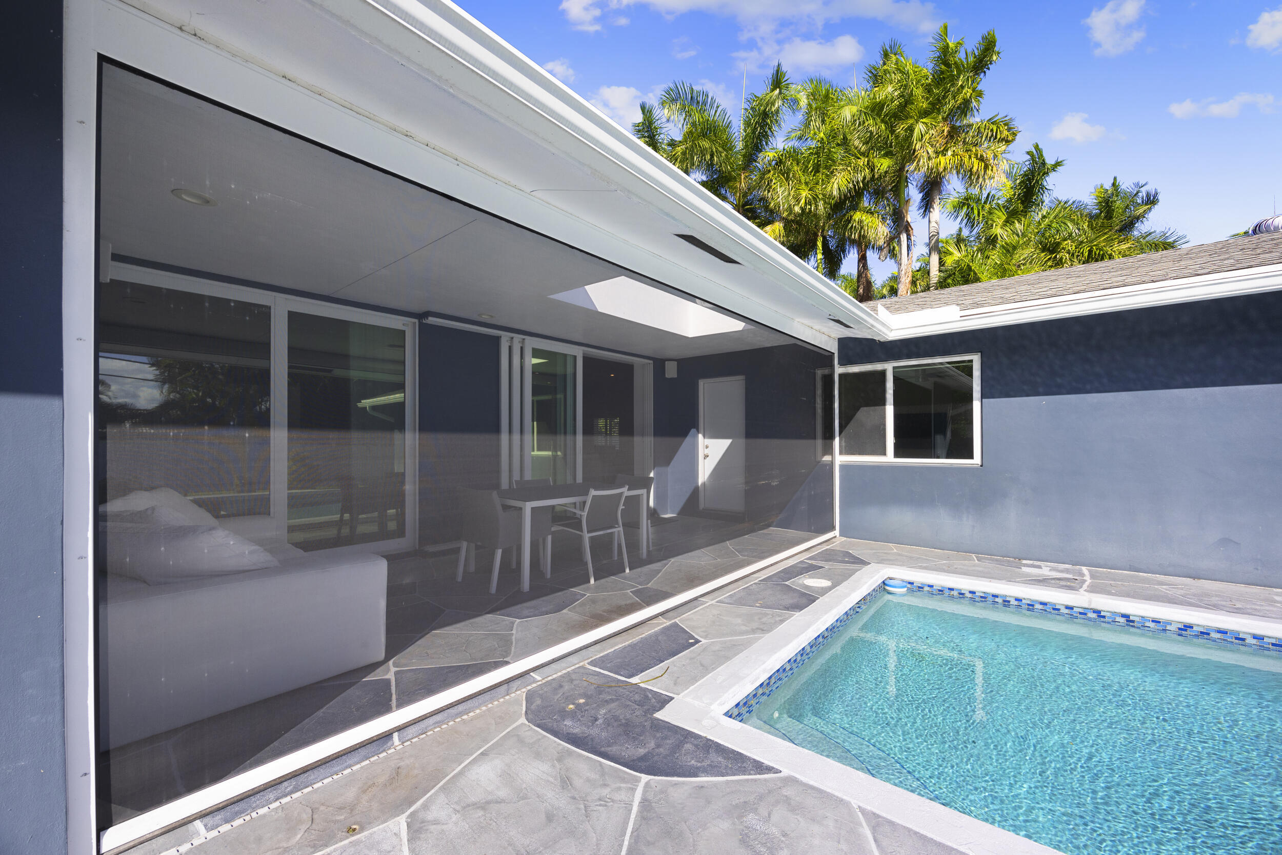 930 NW 4th Court