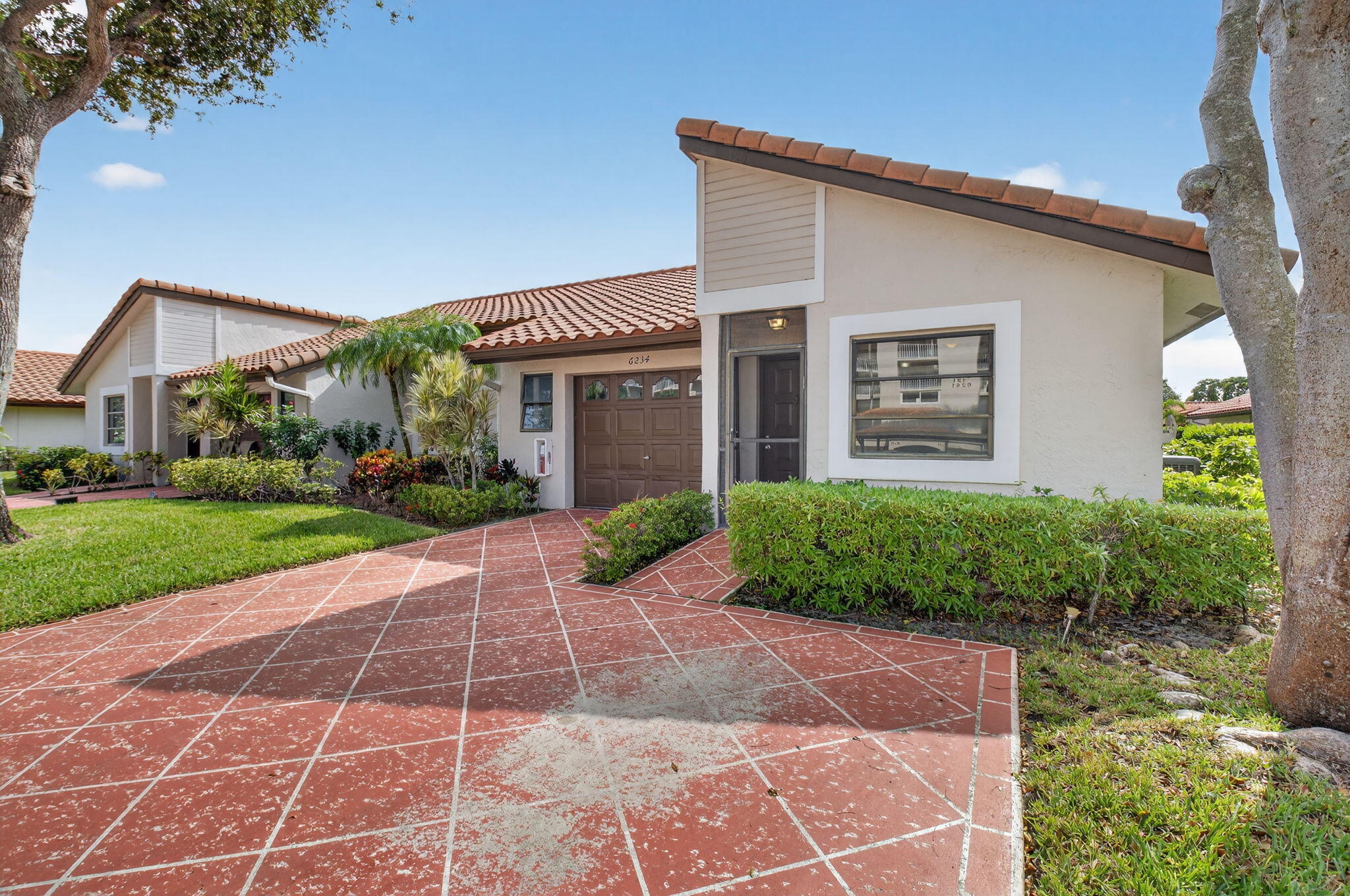 6234 Pointe Regal Circle