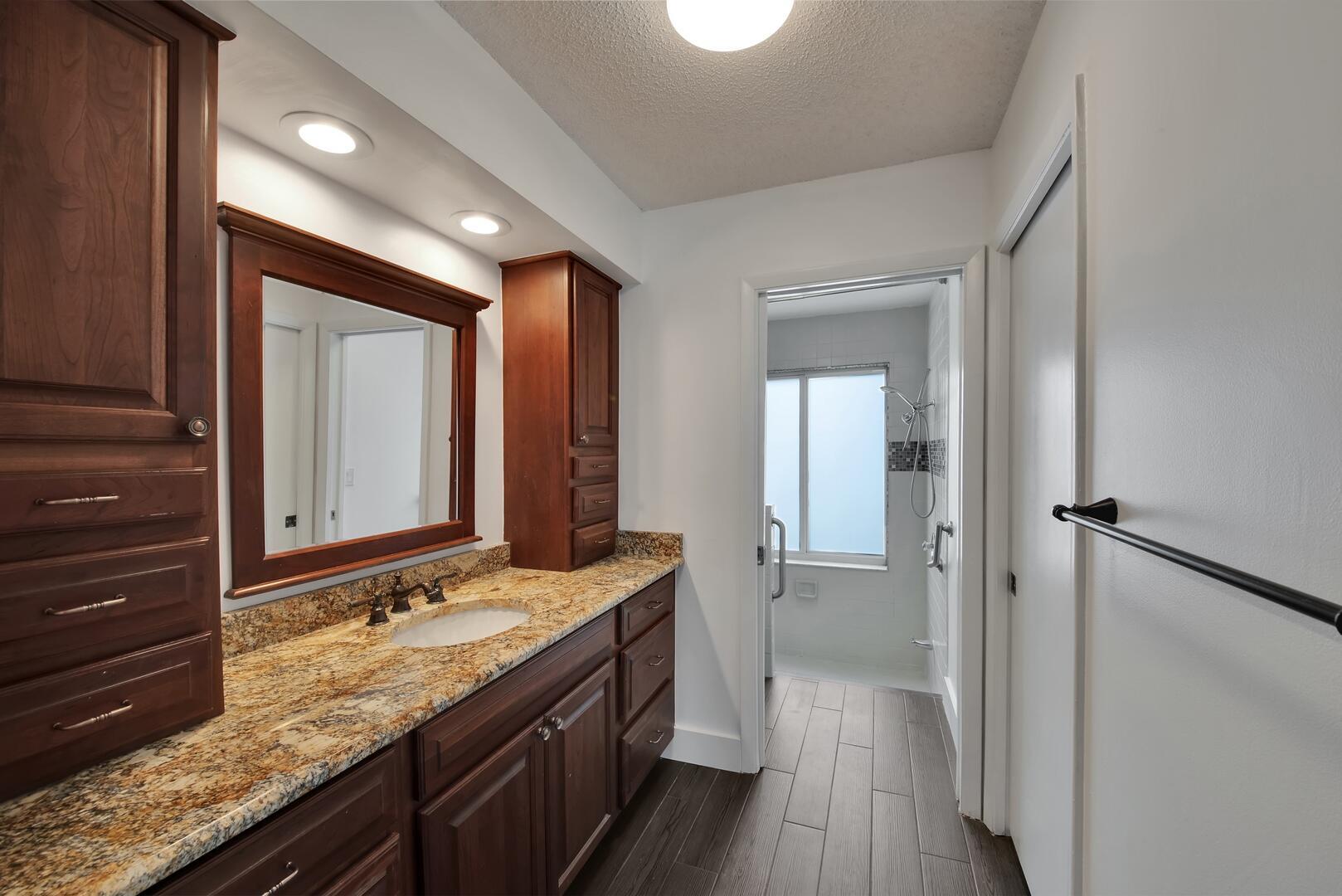 5529 Lakeview Mews Terrace