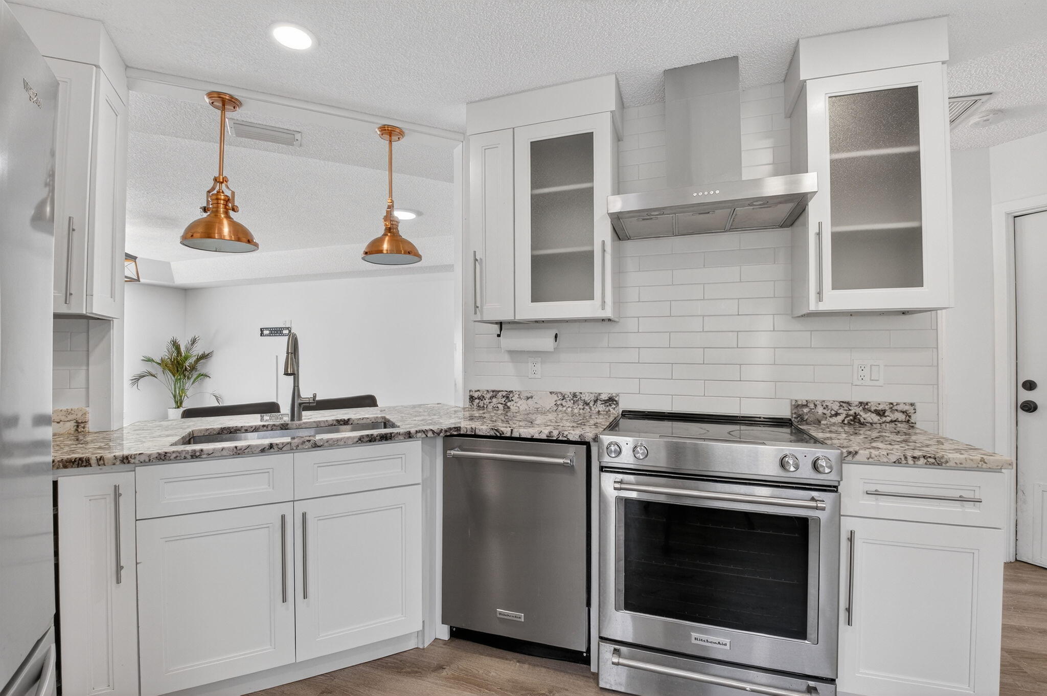 9074 Chatsworth Cascades