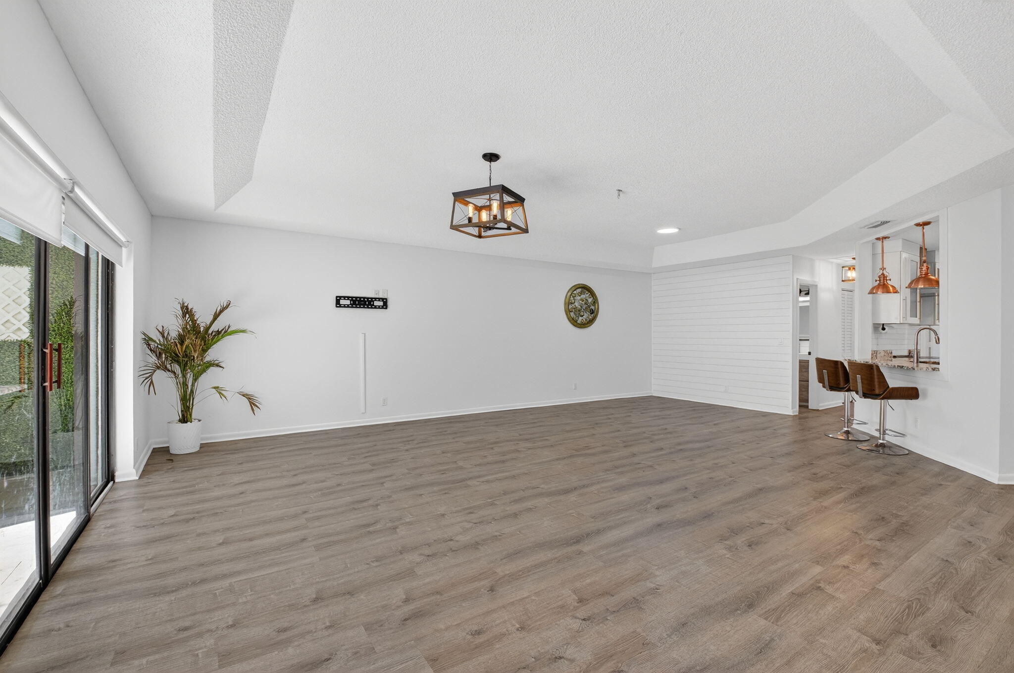 9074 Chatsworth Cascades