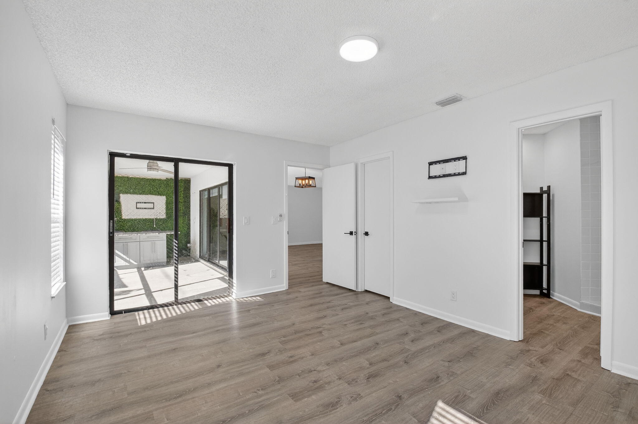 9074 Chatsworth Cascades