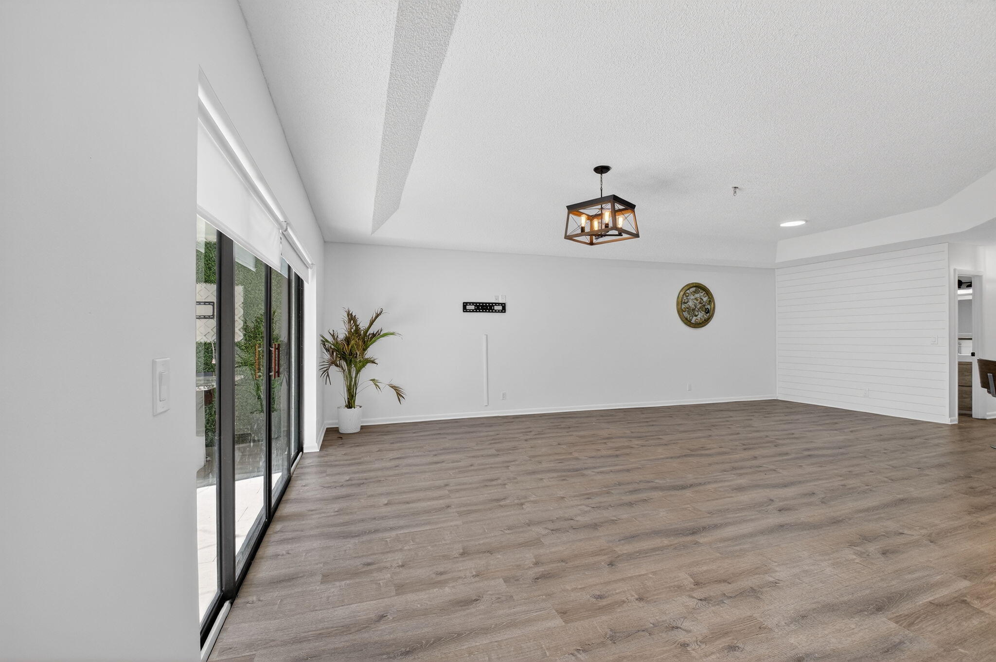 9074 Chatsworth Cascades