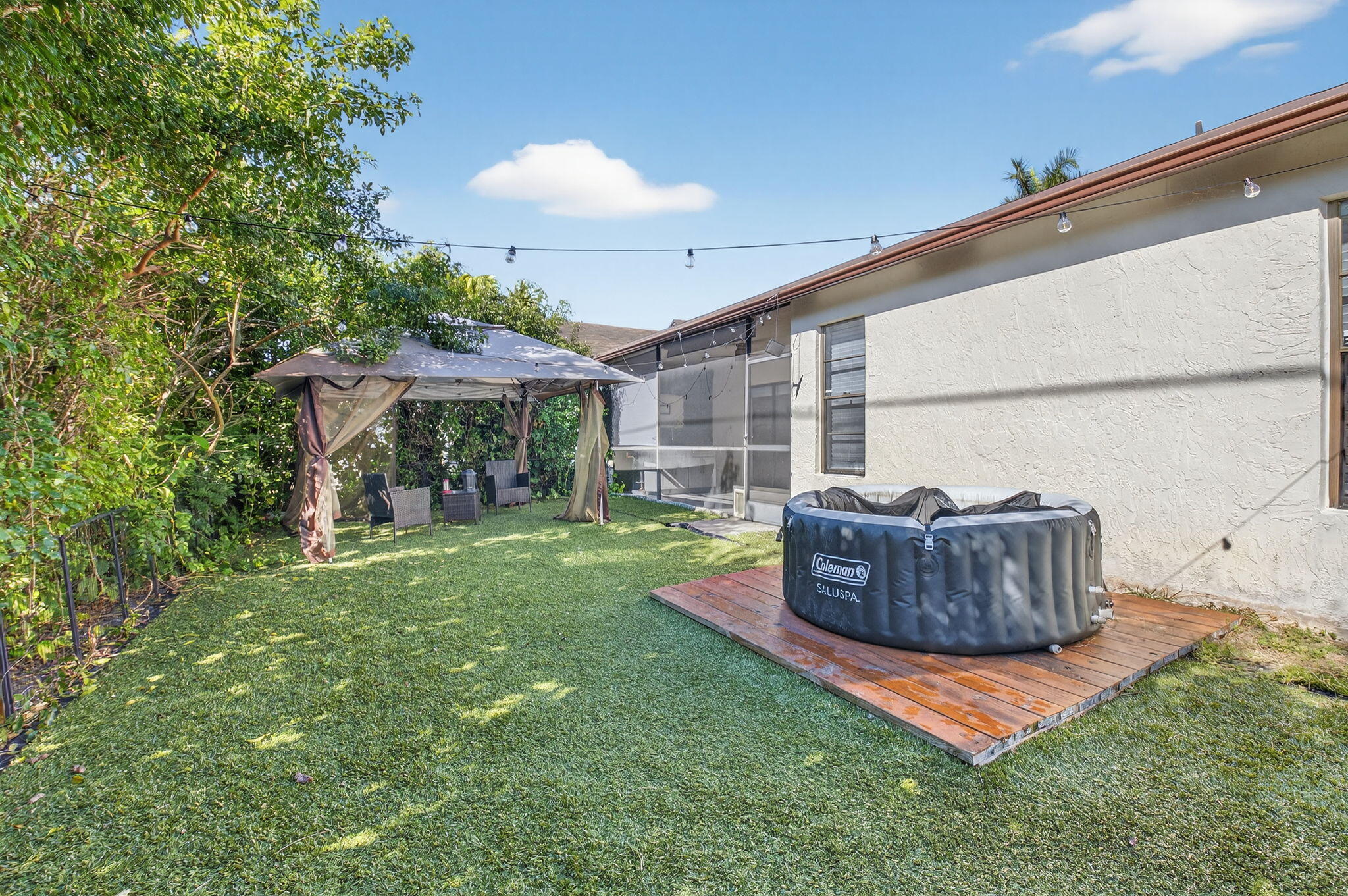 9074 Chatsworth Cascades