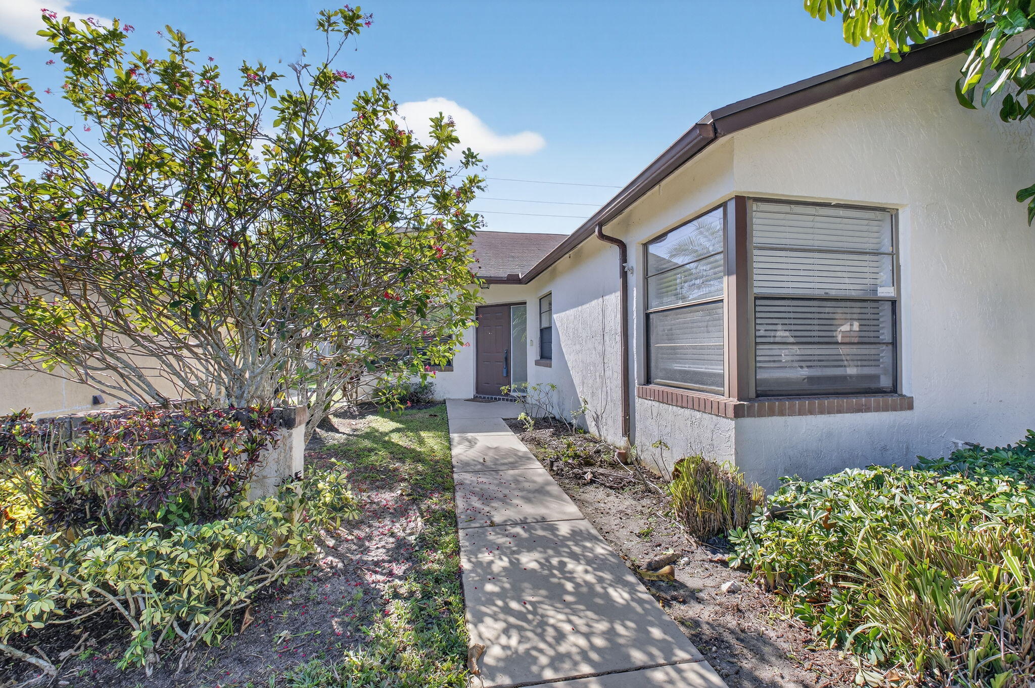 9074 Chatsworth Cascades