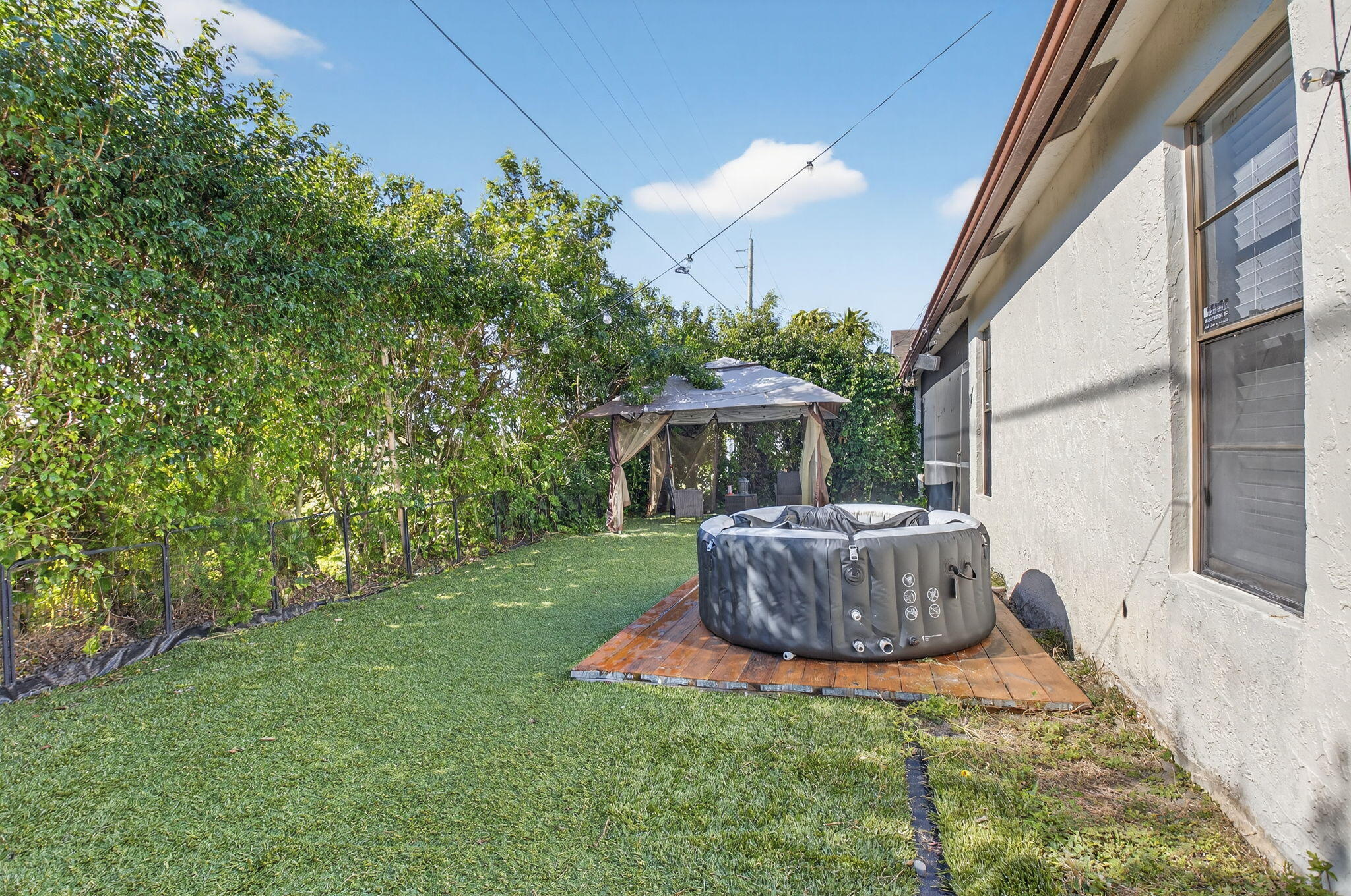 9074 Chatsworth Cascades