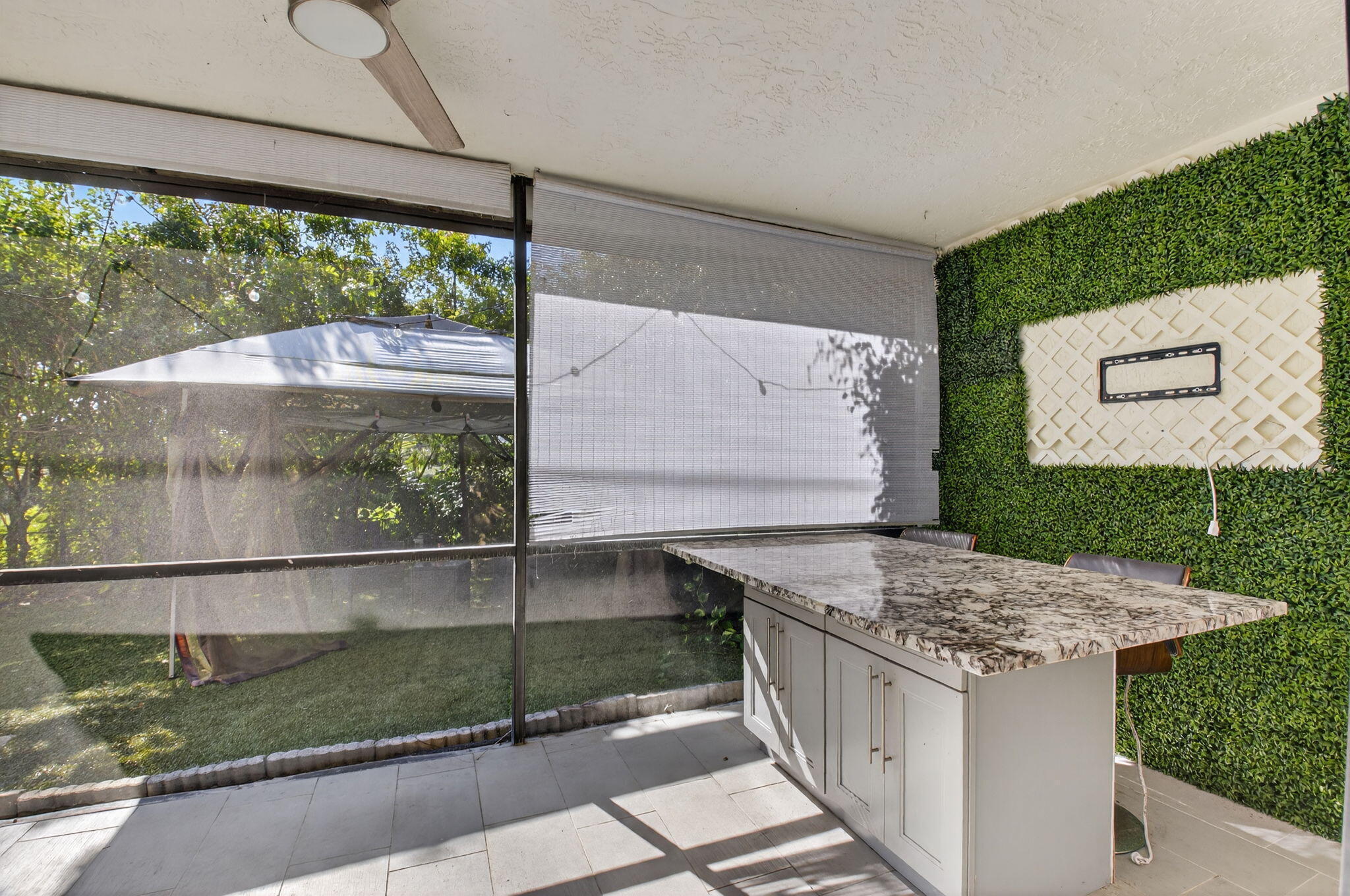 9074 Chatsworth Cascades