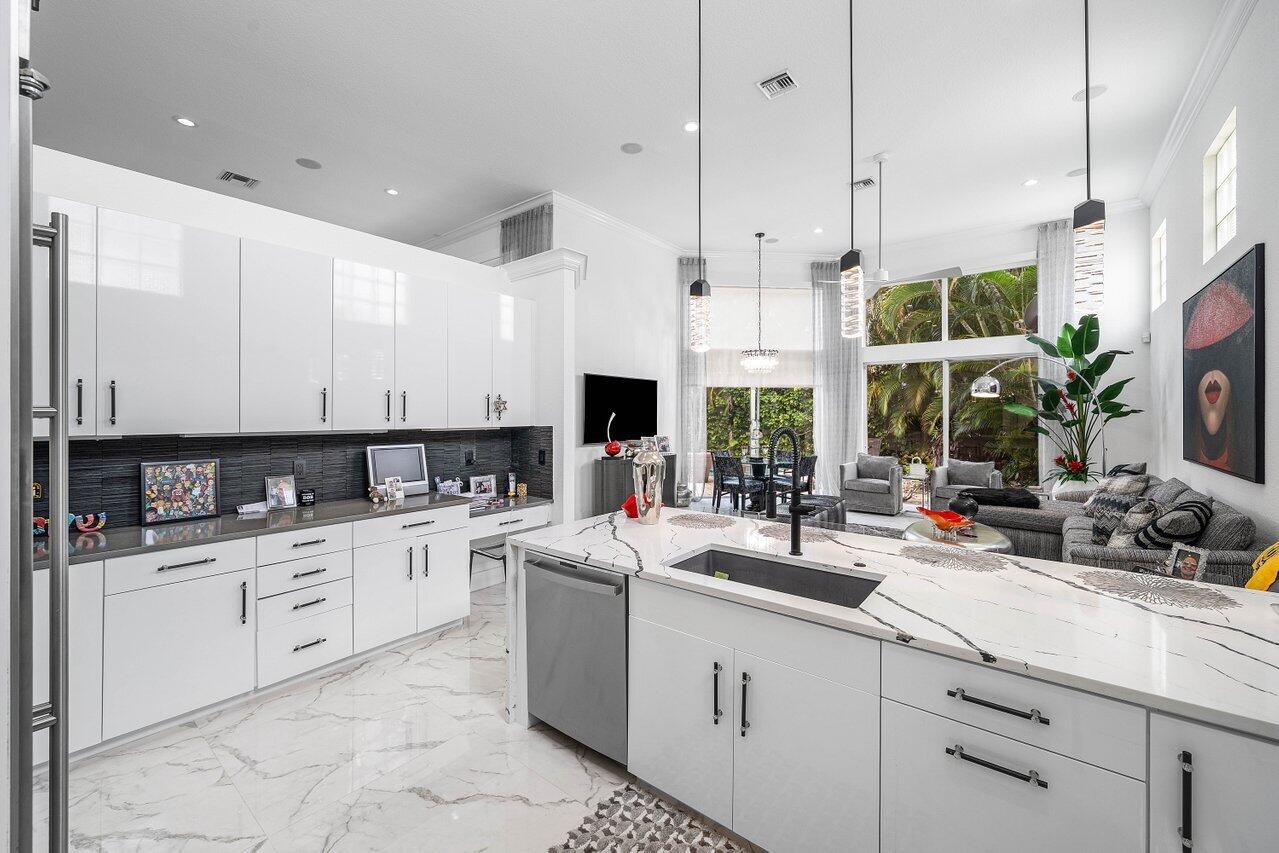 6517 Somerset Circle