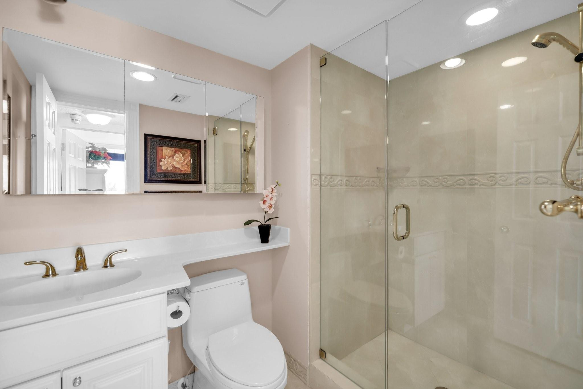 521 N Riverside Drive 601