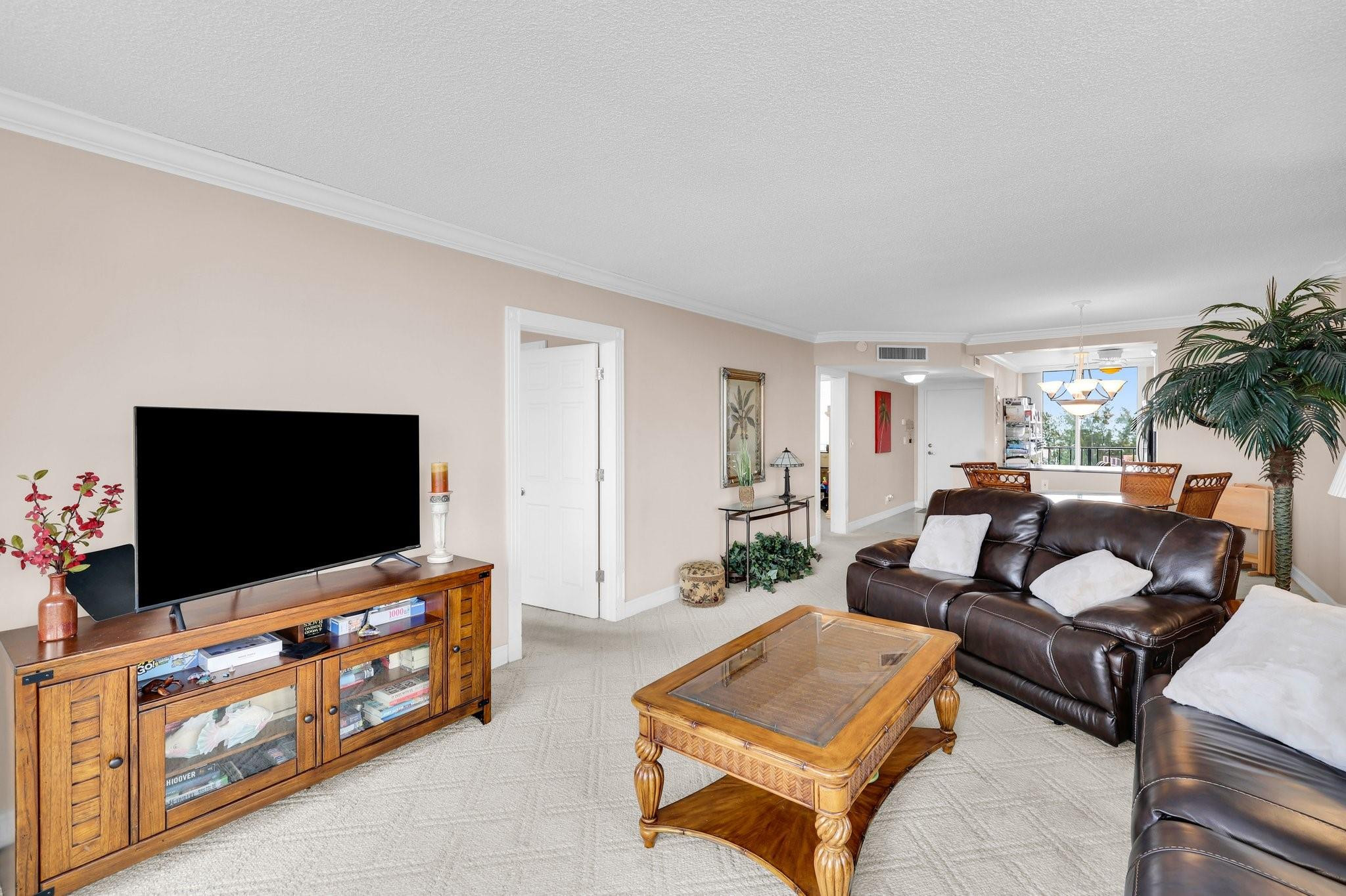 521 N Riverside Drive 601