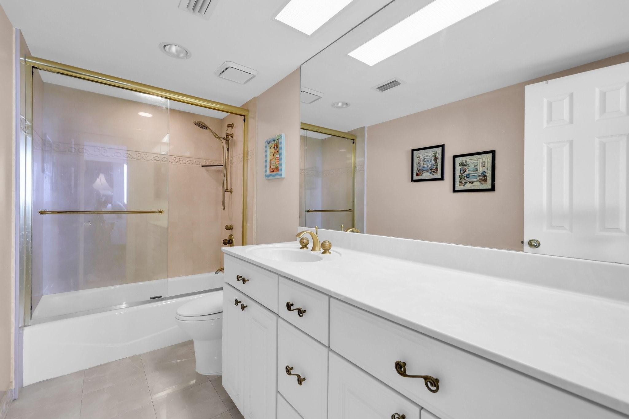 521 N Riverside Drive 601