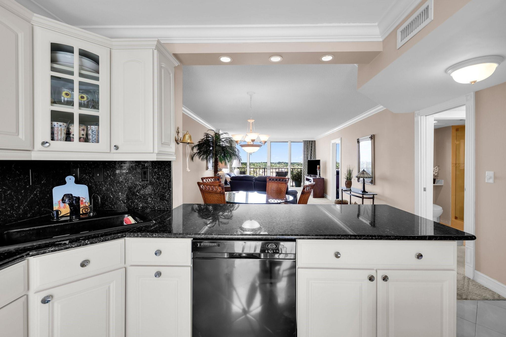 521 N Riverside Drive 601