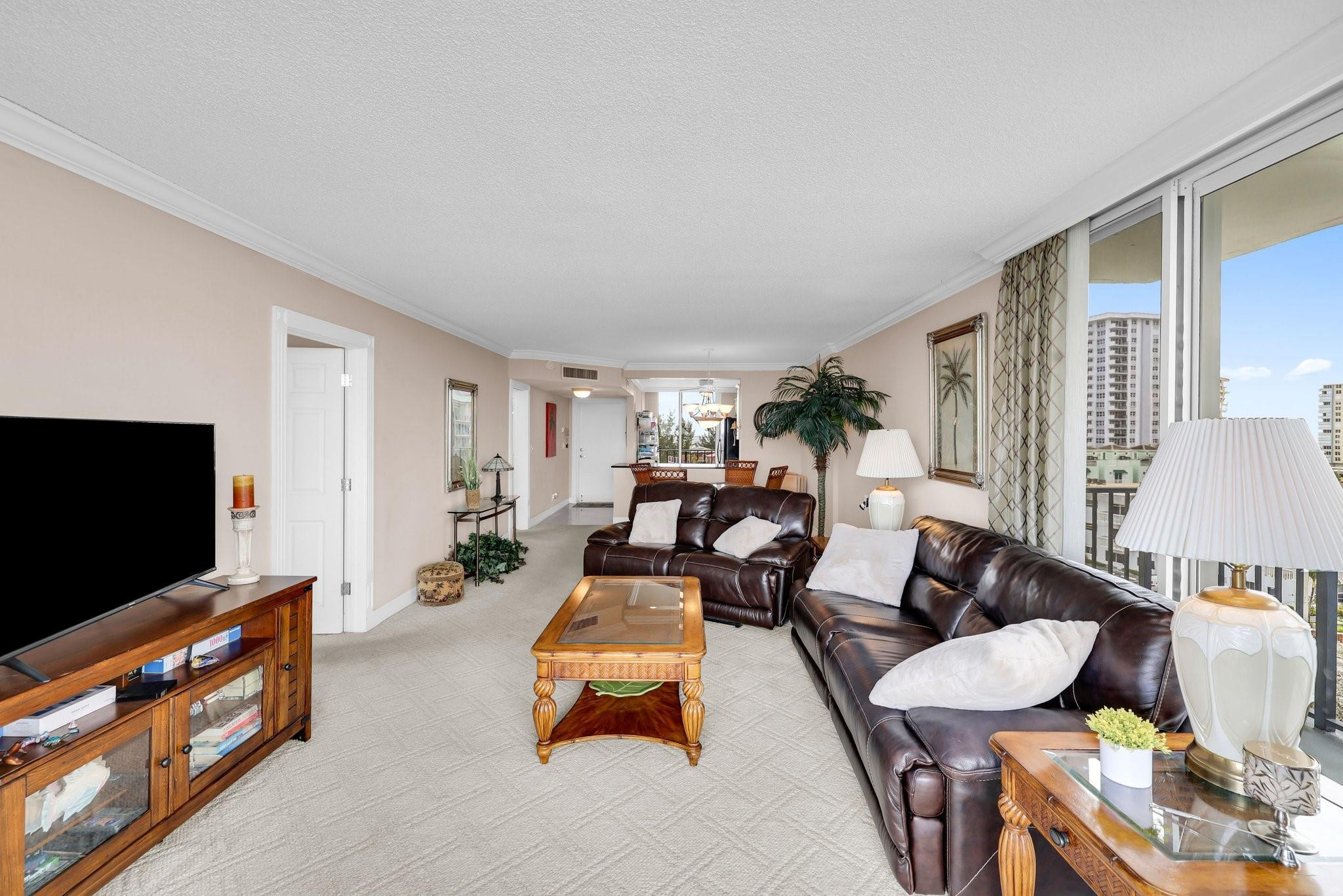 521 N Riverside Drive 601