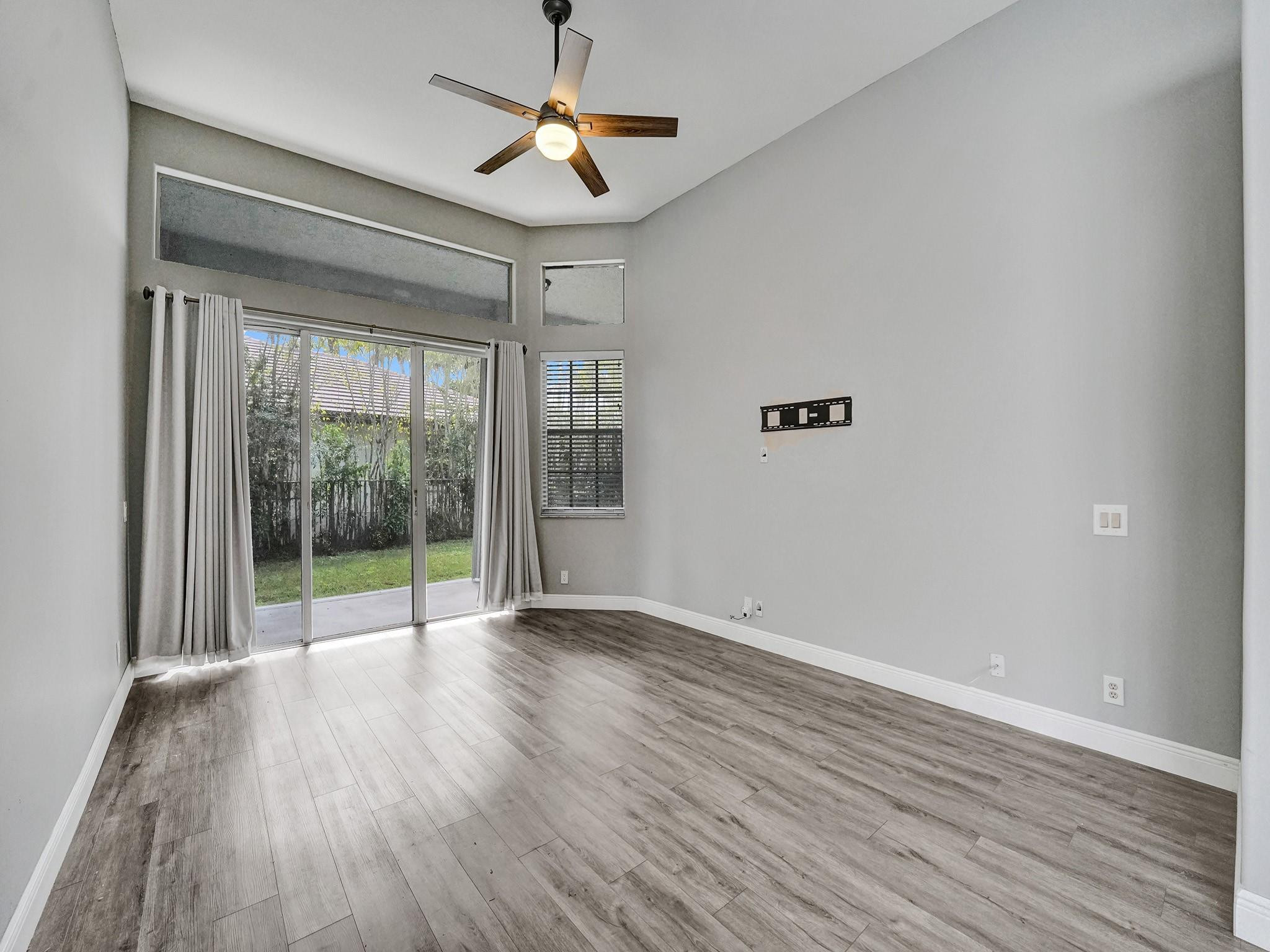 2587 Jardin Court