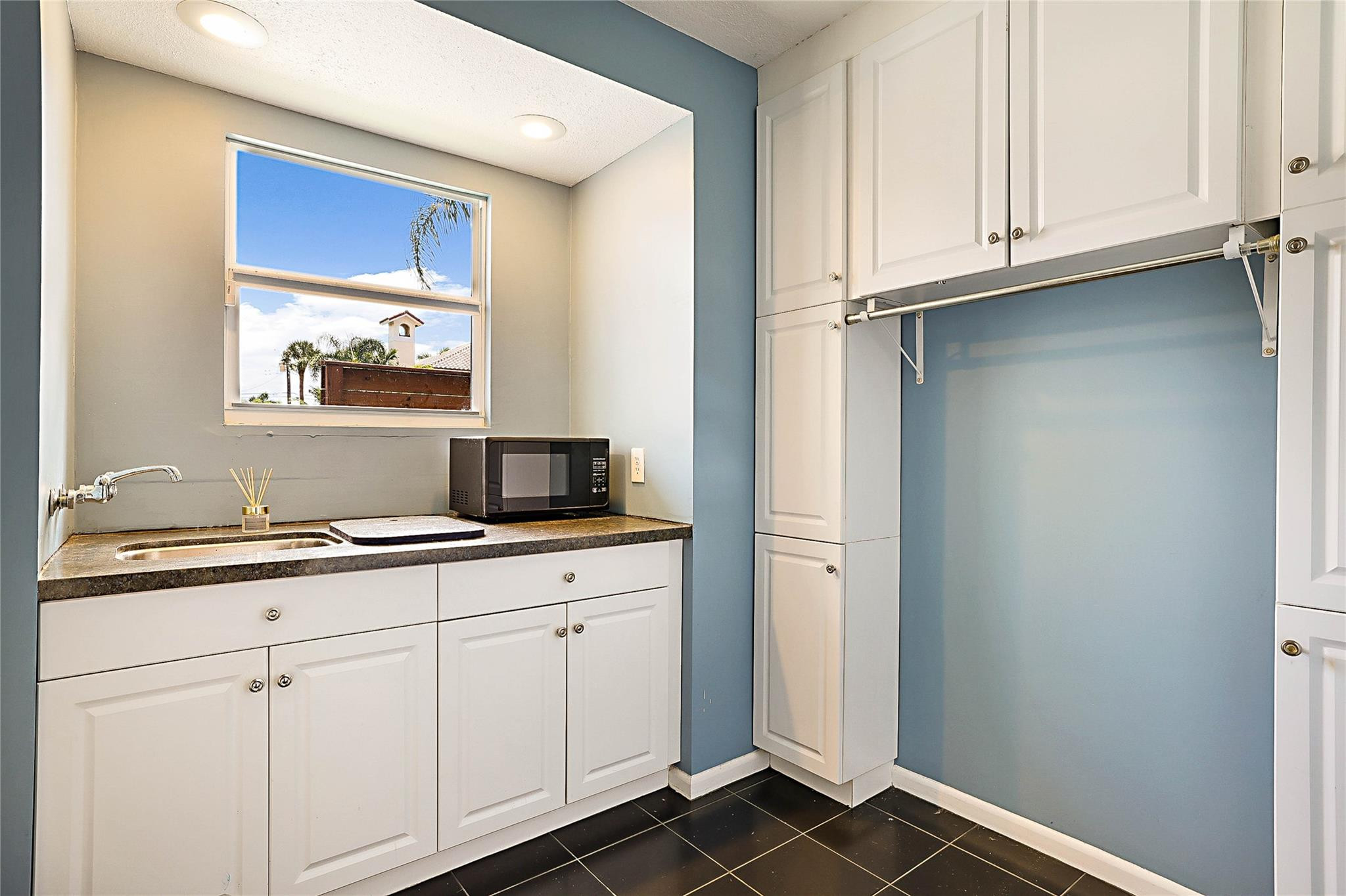 2360 NE 49th Street