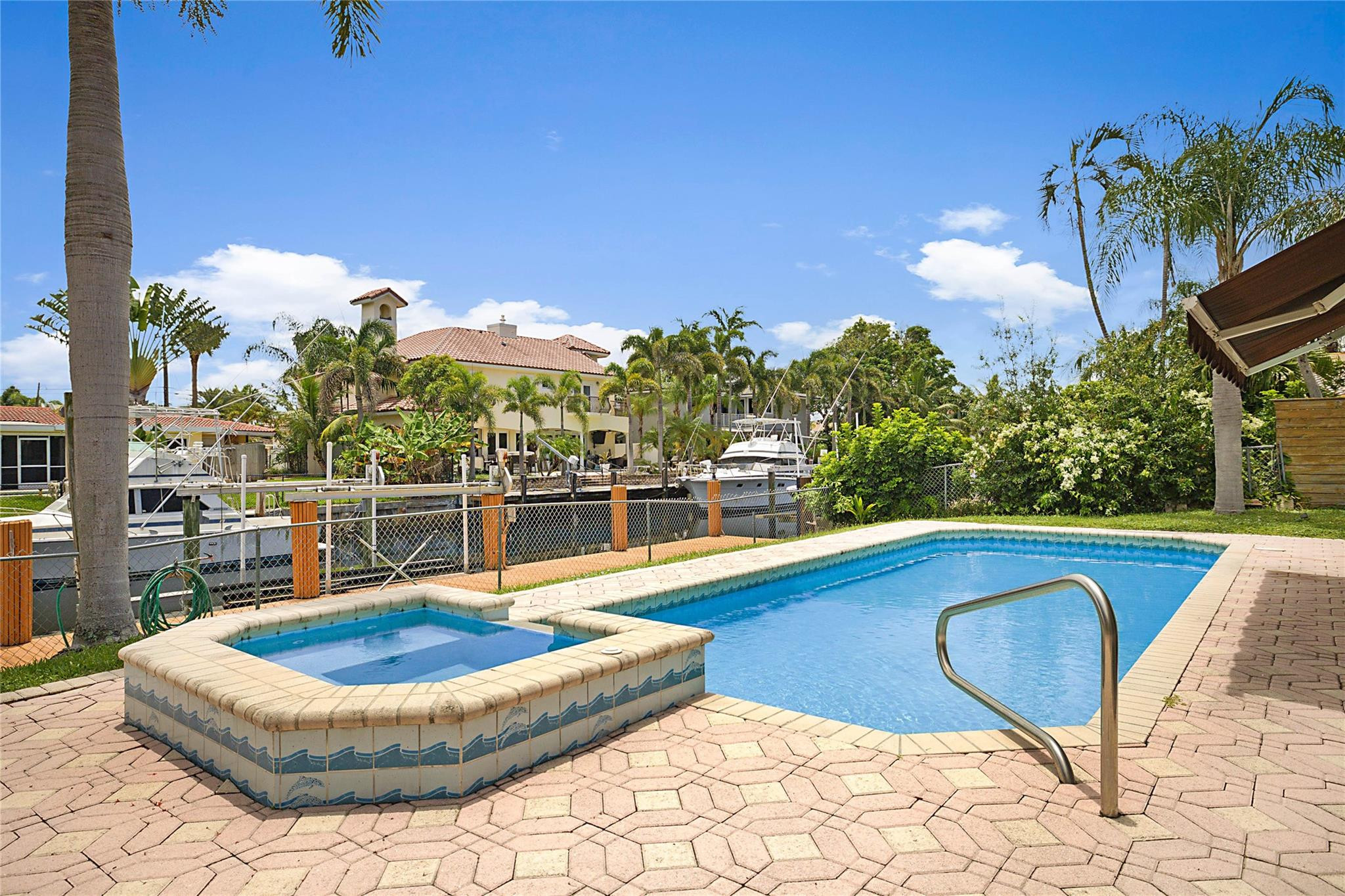 2360 NE 49th Street