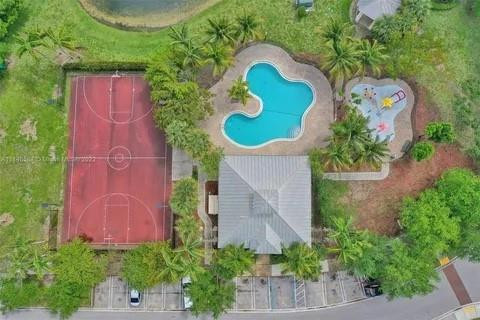 1438 NW 34th Way