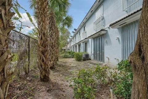 1438 NW 34th Way