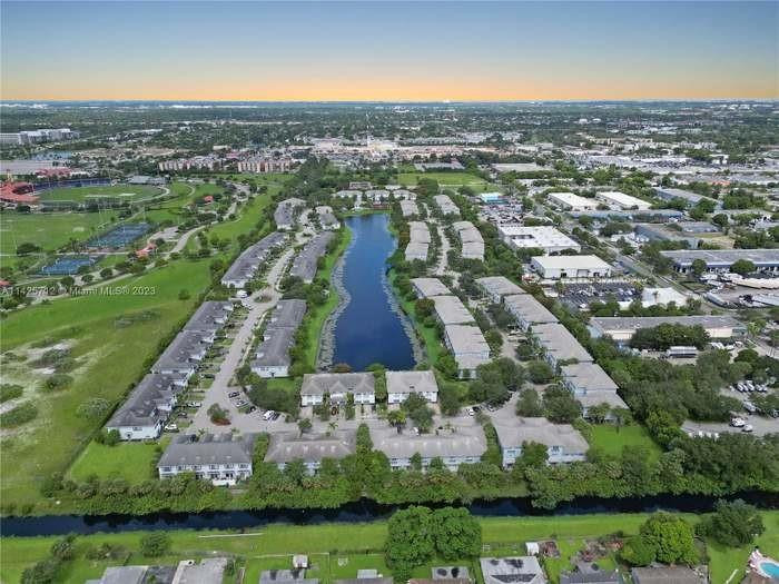 1438 NW 34th Way
