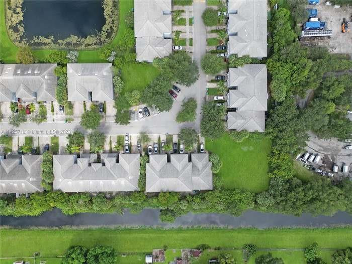 1438 NW 34th Way