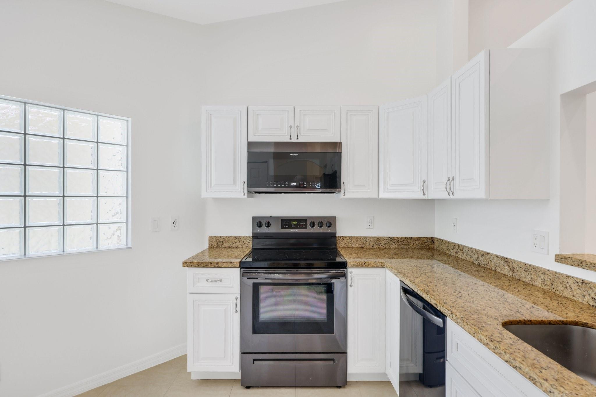 6171 Floral Lakes Drive