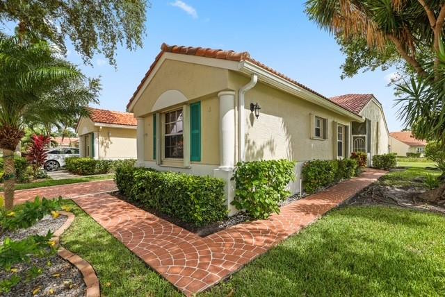 6171 Floral Lakes Drive