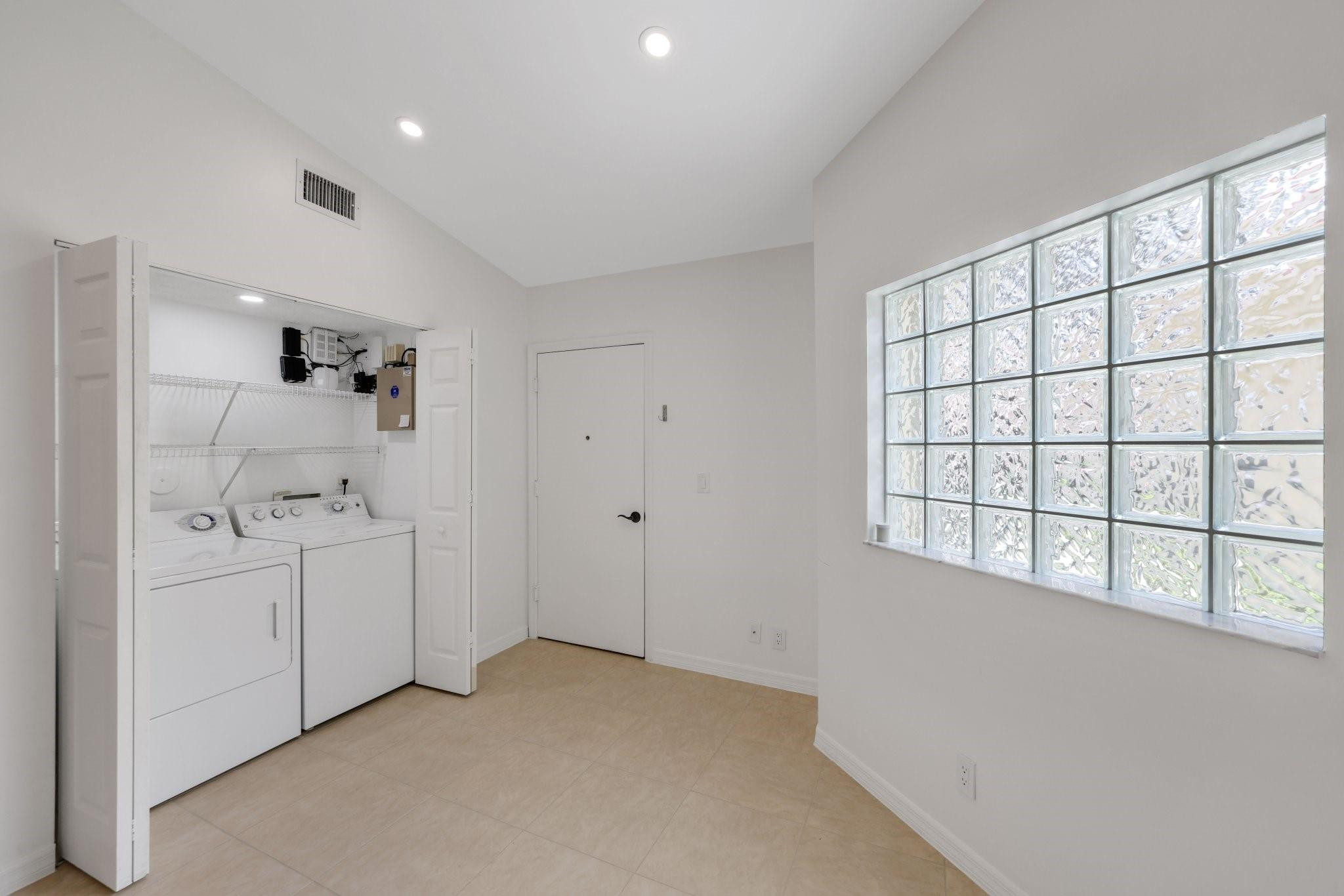 6171 Floral Lakes Drive