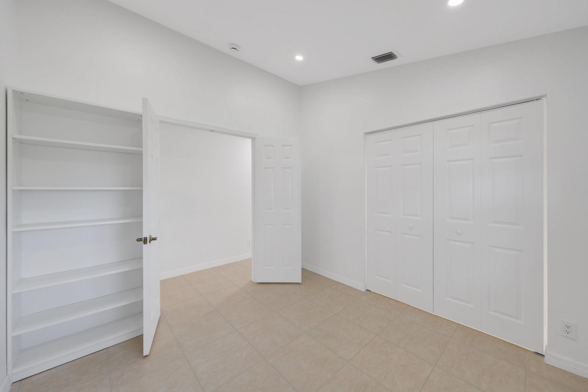 6171 Floral Lakes Drive
