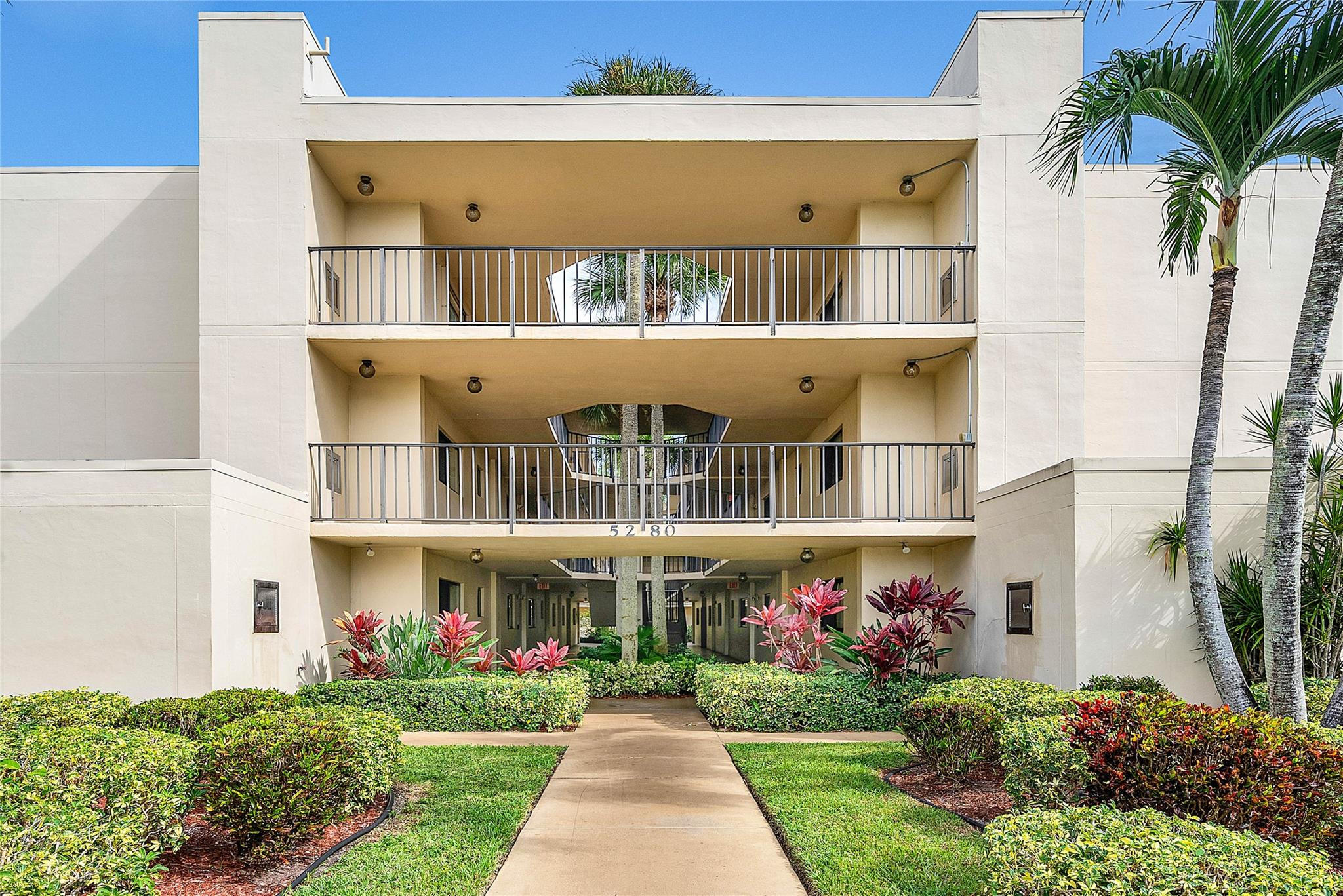 5280 Las Verdes Circle 202