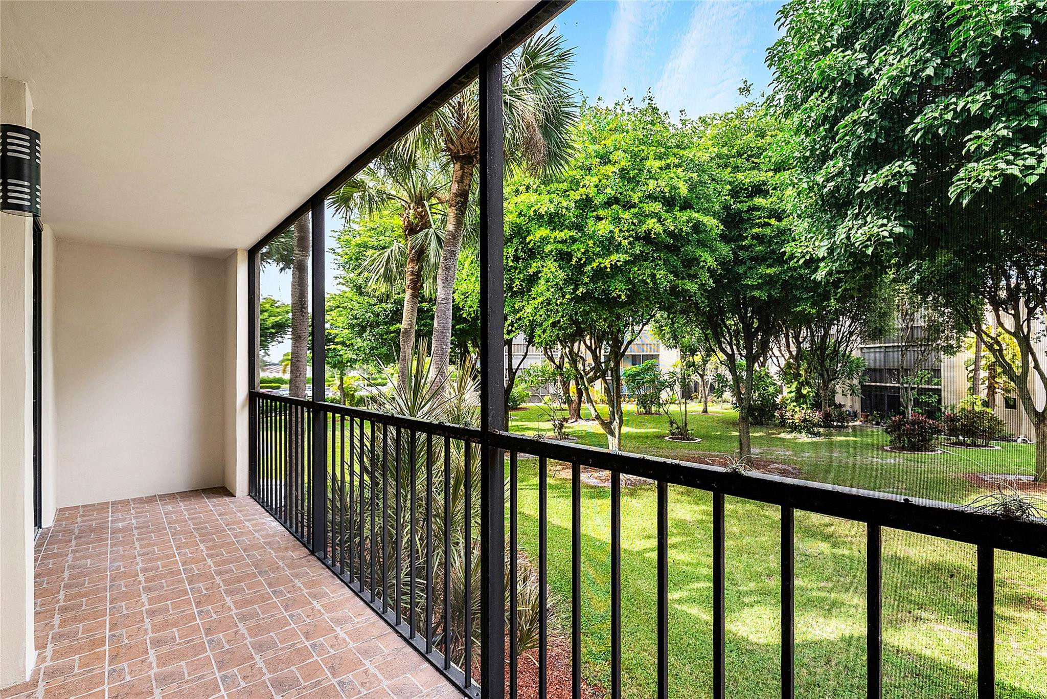 5280 Las Verdes Circle 202
