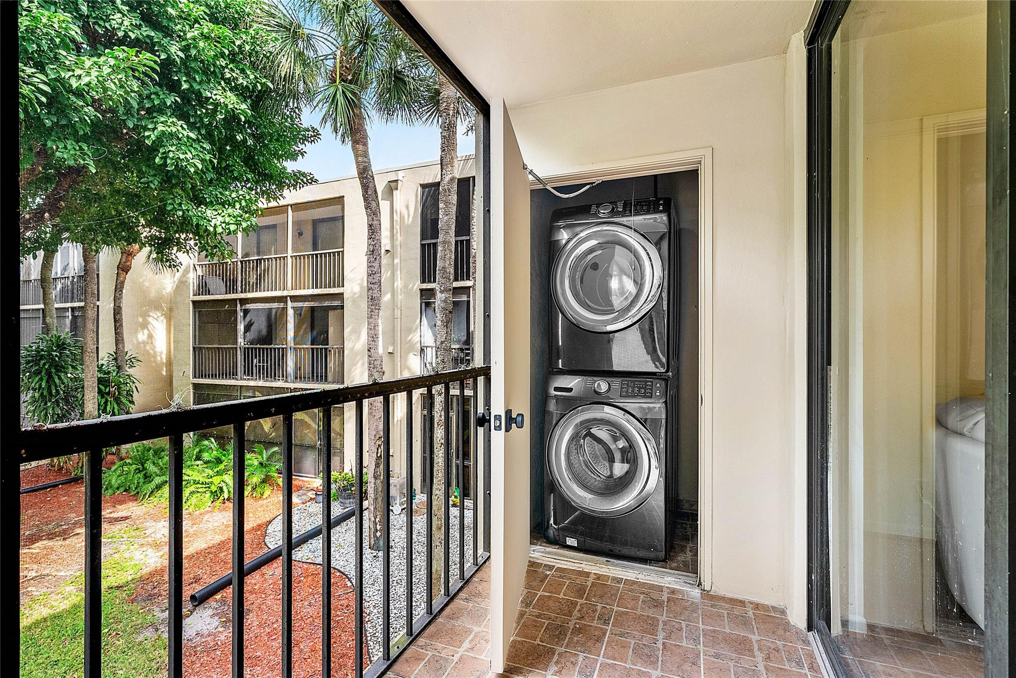 5280 Las Verdes Circle 202