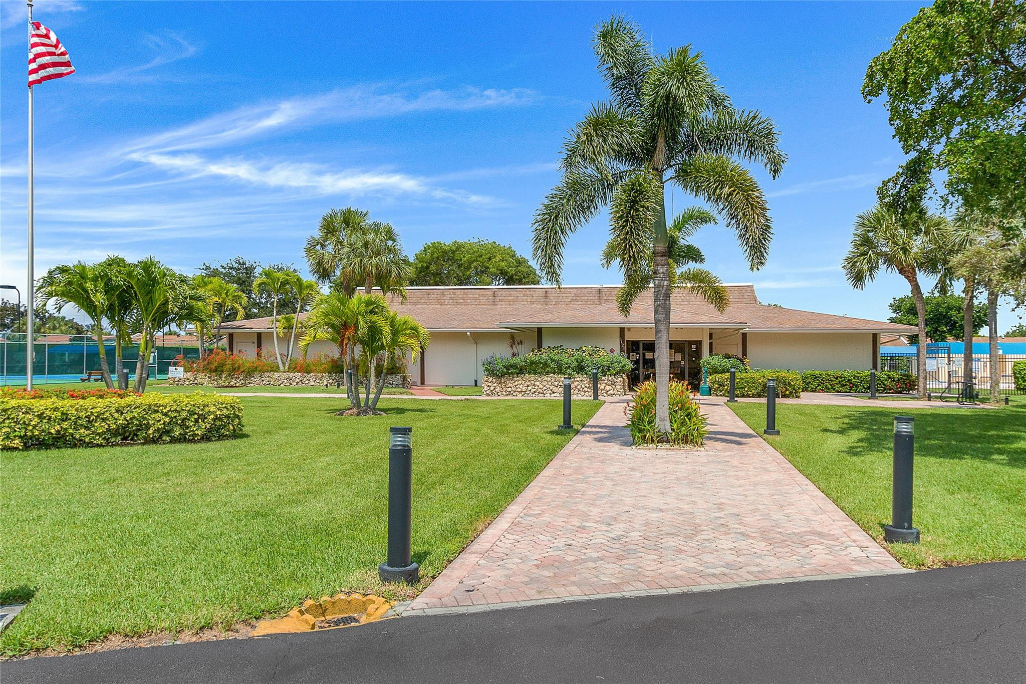 5280 Las Verdes Circle 202