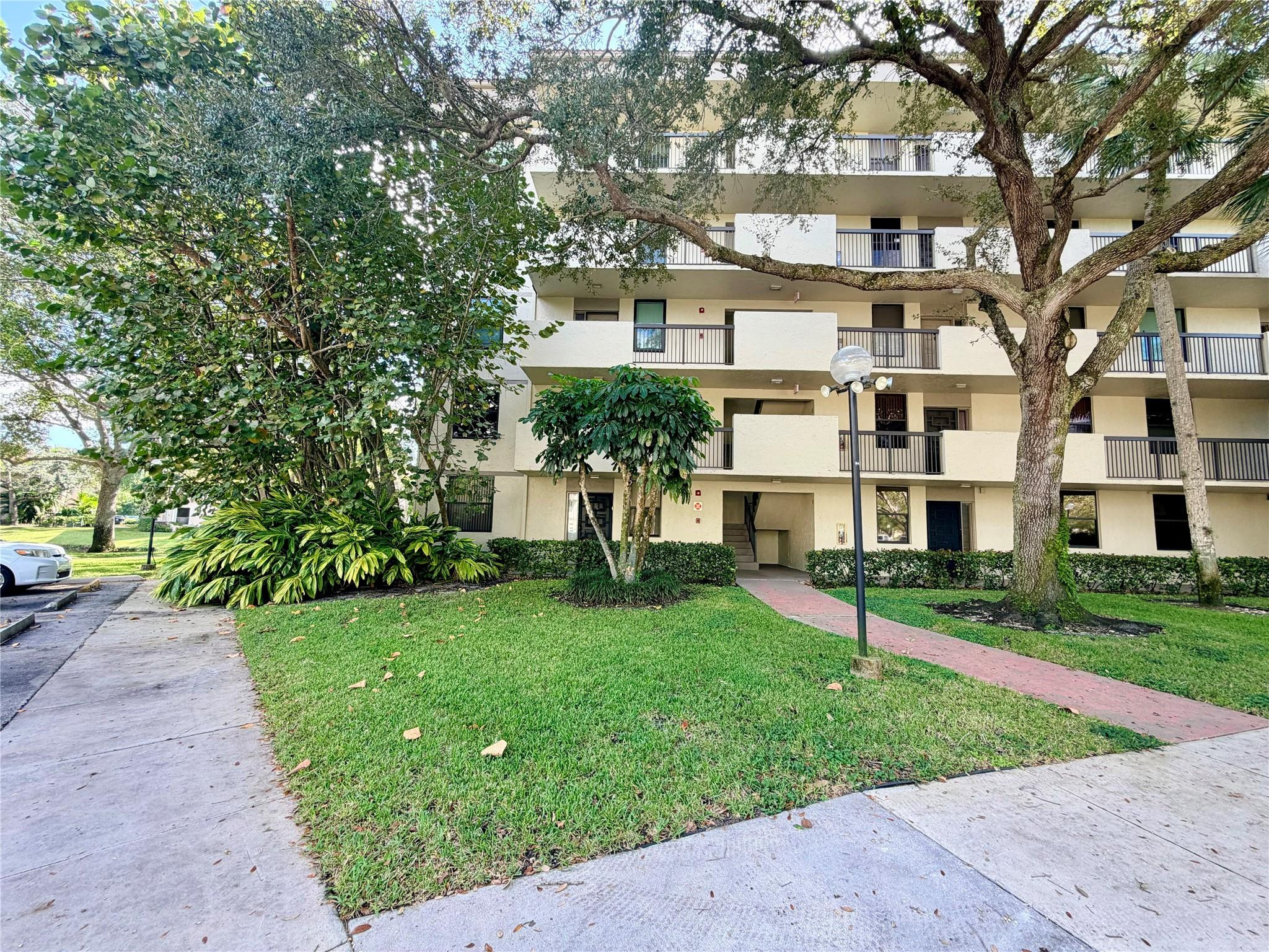 2907 Carambola Circle 201
