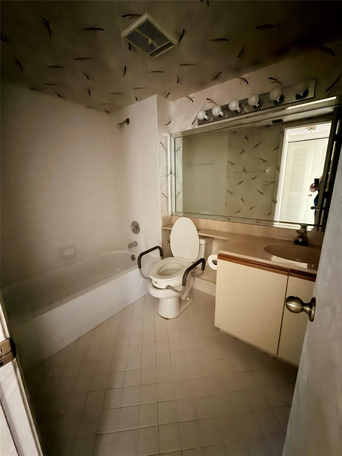 2907 Carambola Circle 201