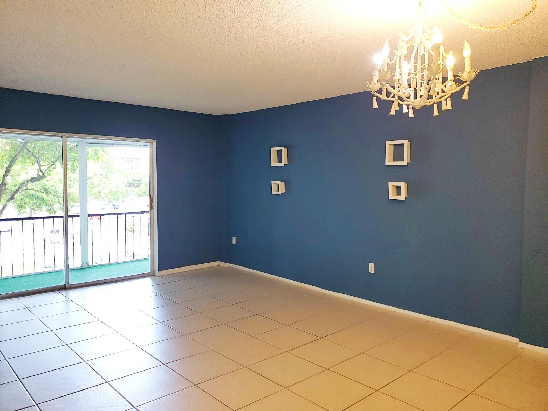 4156 Inverrary Drive 305